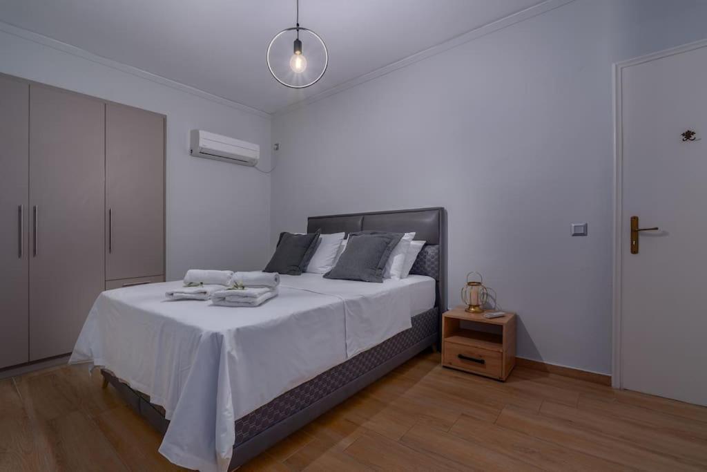 Peaceful 2 Bedroom In Glyfada Center アテネ エクステリア 写真