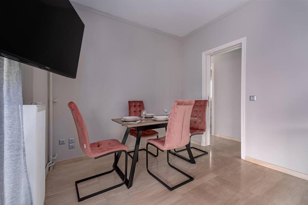 Peaceful 2 Bedroom In Glyfada Center アテネ エクステリア 写真