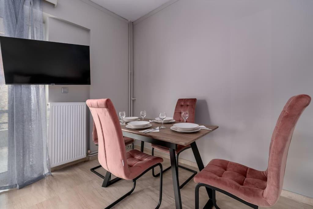 Peaceful 2 Bedroom In Glyfada Center アテネ エクステリア 写真