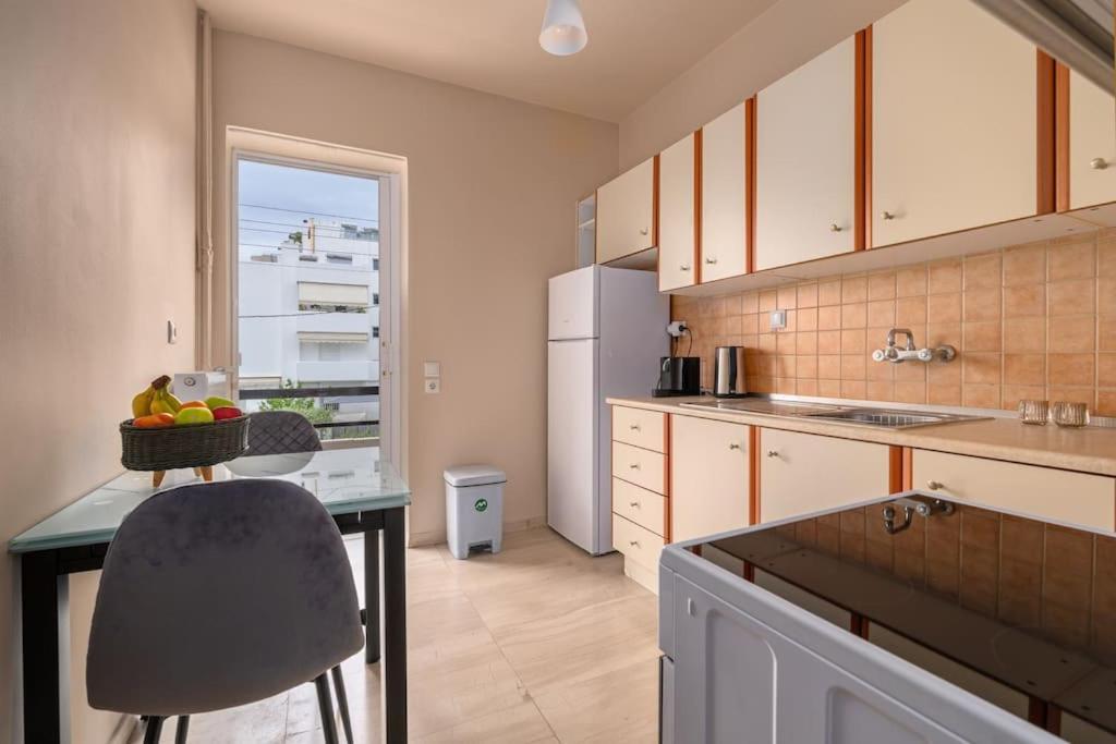 Peaceful 2 Bedroom In Glyfada Center アテネ エクステリア 写真