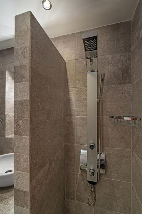 Peaceful 2 Bedroom In Glyfada Center アテネ エクステリア 写真